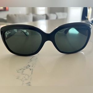 Ray-Ban Jackie Ohh sunglasses